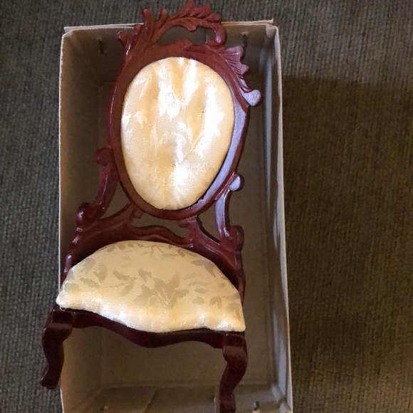 Miniature doll house Victorian parlor chairs and coffee table - Picture 6 of 8